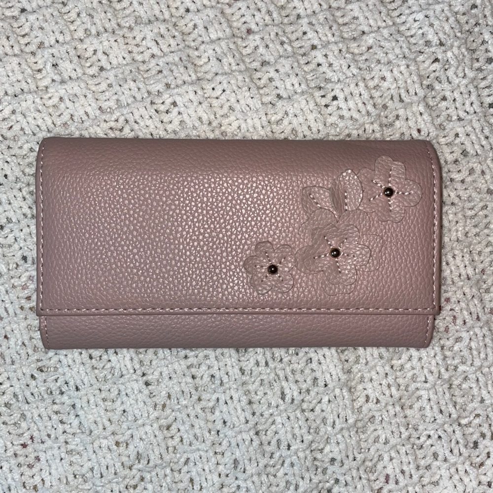 Payless Clutch - Picture 1 of 1